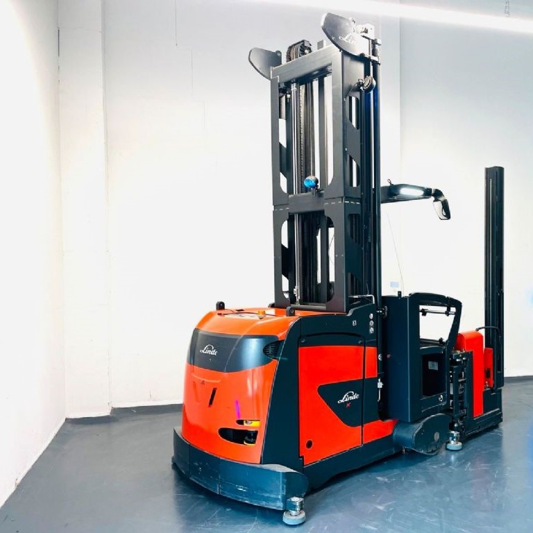 Operate VNA lift truck - F14